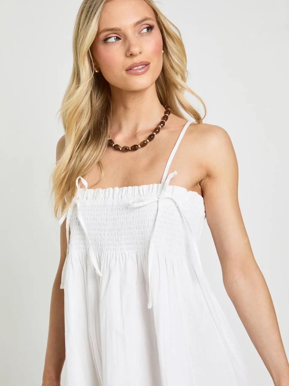 boohoo Dames Petite Mini Smock Jurk Met Gerimpeld Detail wit, foto 4