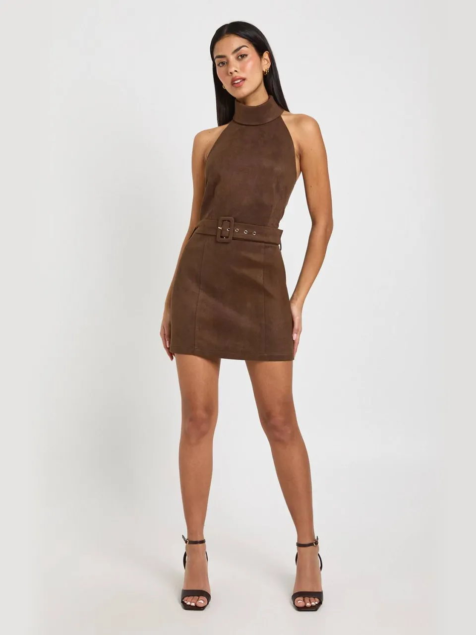 boohoo Dames Faux Suede Halterneck Jurk Met Riemdetail Mini chocoladebruin, foto 2