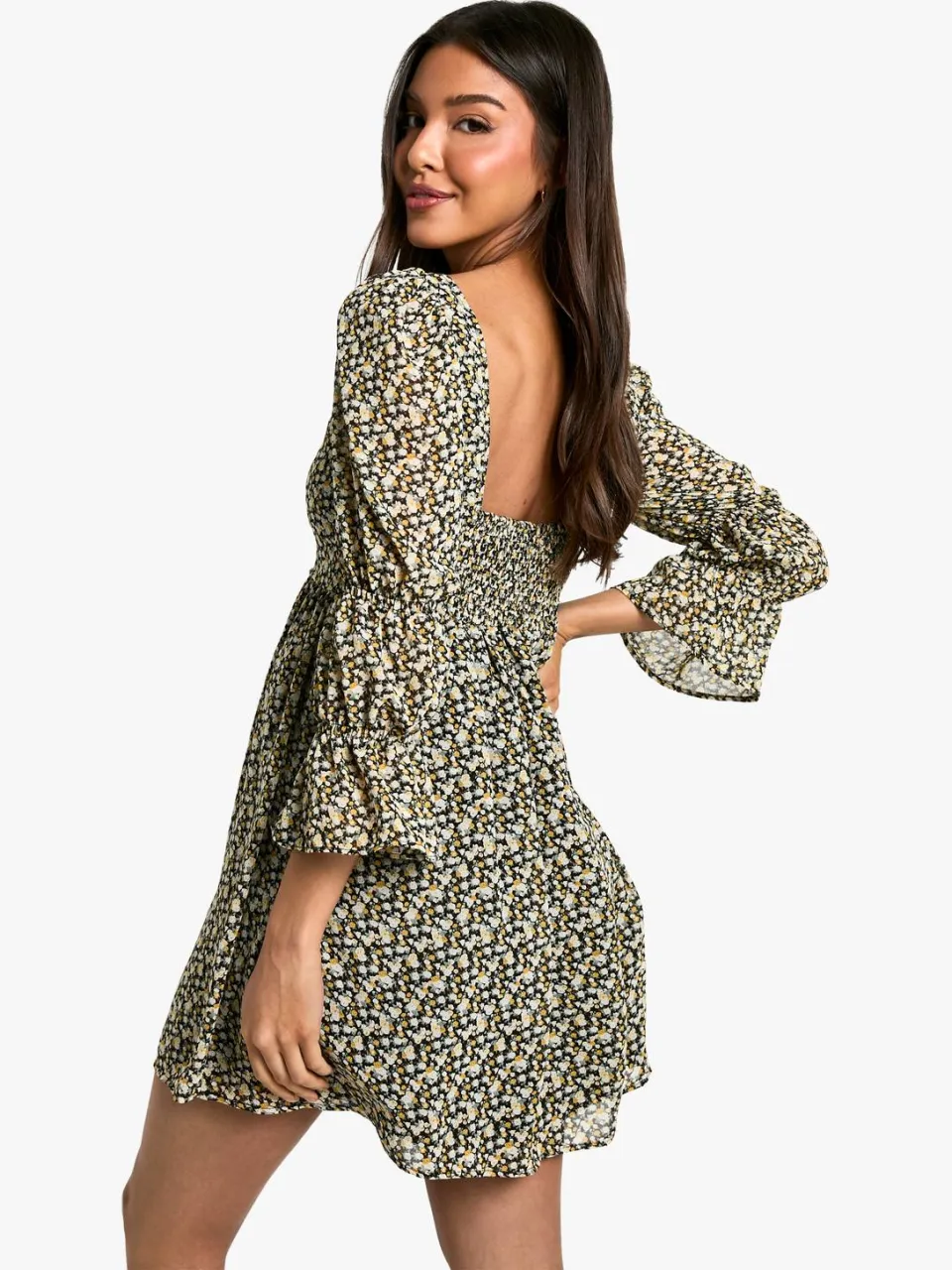 boohoo Dames Bloemen geplooide smock jurk met pofmouwen zwart, foto 2