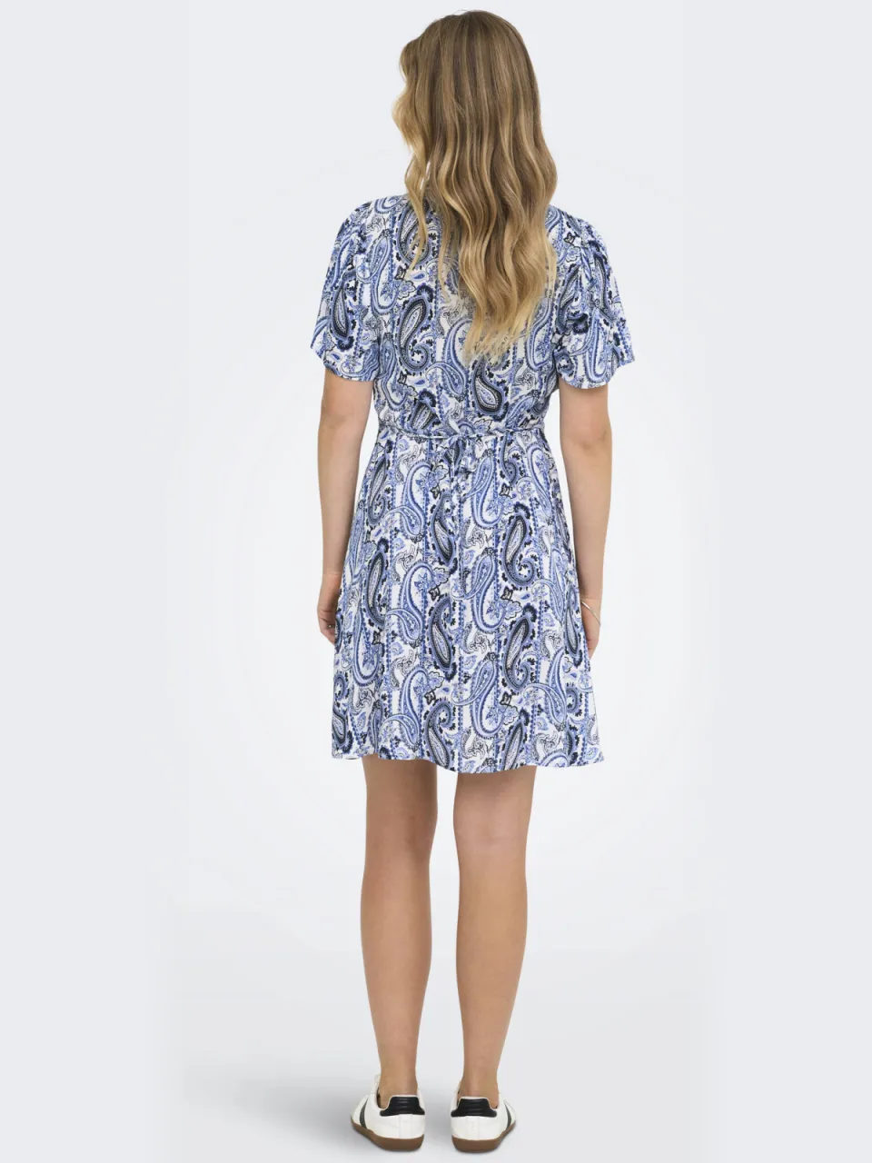 Only viscose korte jurk met ceintuur en print - blauw, foto 3