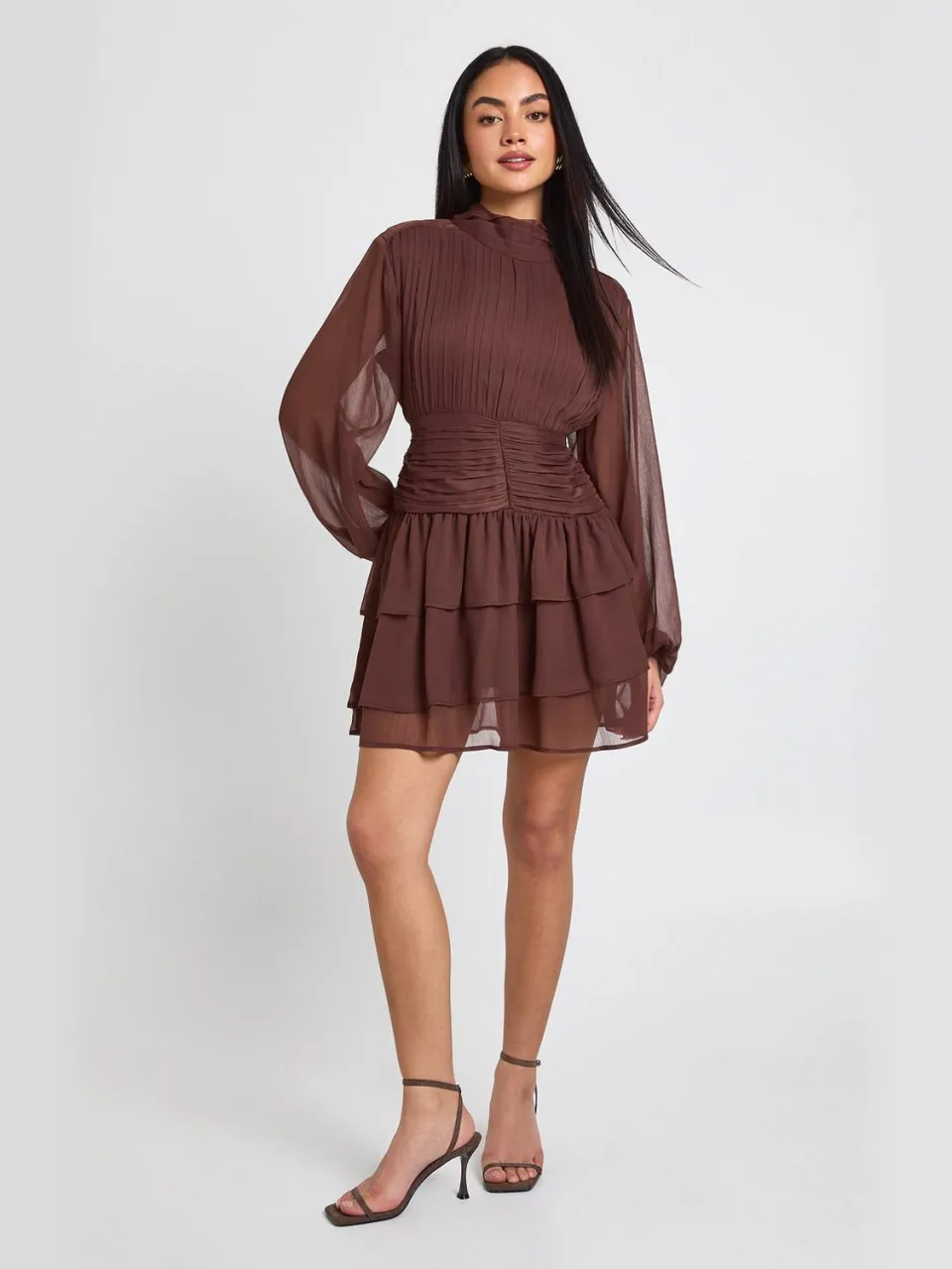 boohoo Dames Hoogsluitende Geplooide Chiffon Mini Jurk chocoladebruin, foto 3