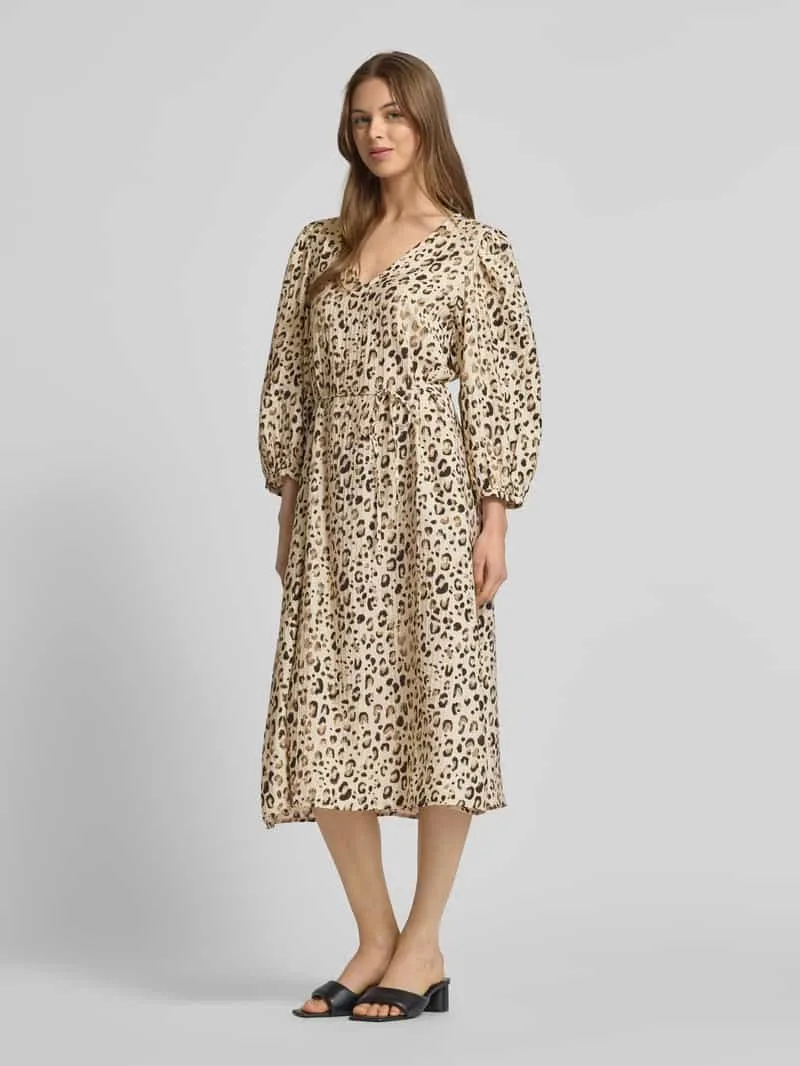 MSCH Copenhagen Knielange jurk met V-hals, model 'Alyona Vlora' beige, foto 3