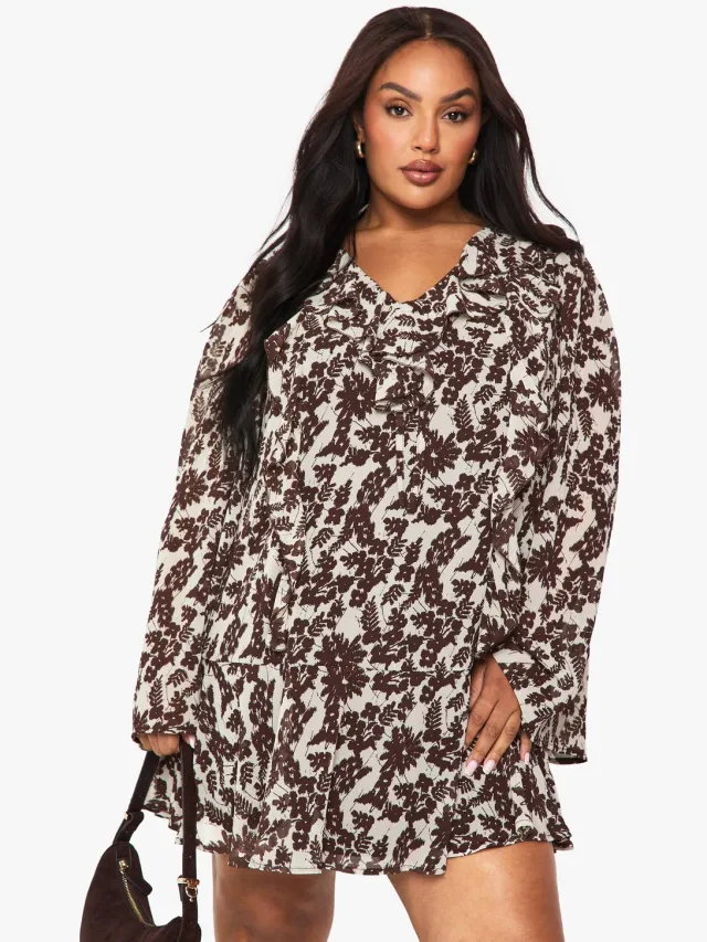 boohoo Dames Plus Florale Ruffle Tie-Front Shiftjurk Chocoladebruin