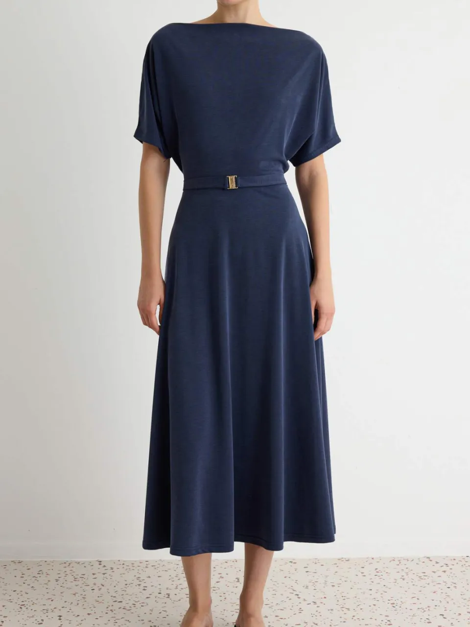 Trendyol TRENDYOLMİLLA Dames Donkerblauw Effen Midi Kort Skater Jurken marineblauw/blauw, foto 2