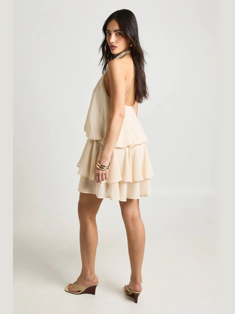 boohoo Dames Chiffon Mini Jurk Met Hoge Hals En Gelaagde Ruches ivoor, foto 2