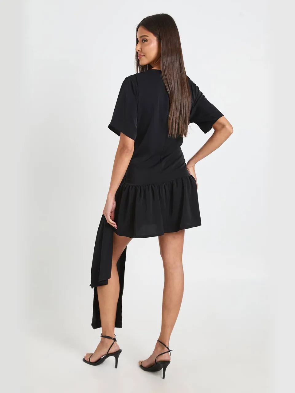 boohoo Dames Geweven Mini-jurk Met Strikceintuur En Asymmetrische Zoom zwart, foto 2