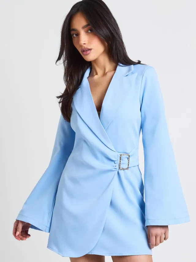 boohoo Dames Blazerjurk Met Gespsdetail En Uitlopende Mouwen Pastelblauw