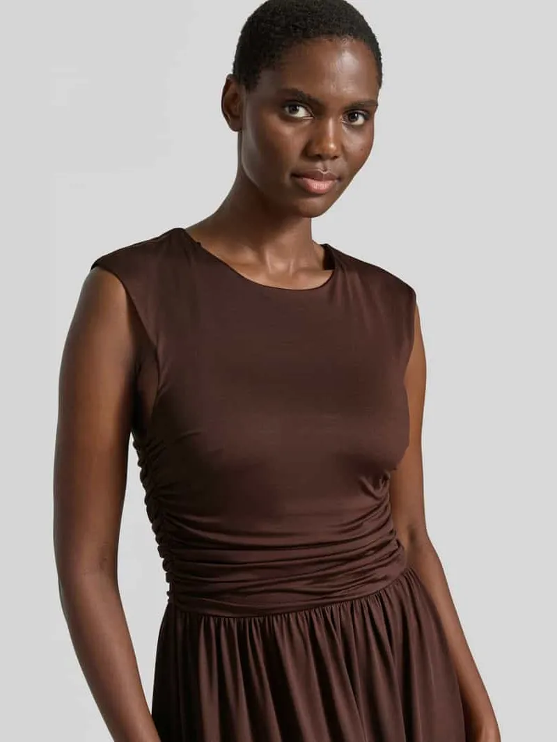 Yas Maxi-jurk met kapmouwen model 'WINJA' donkerbruin, foto 3