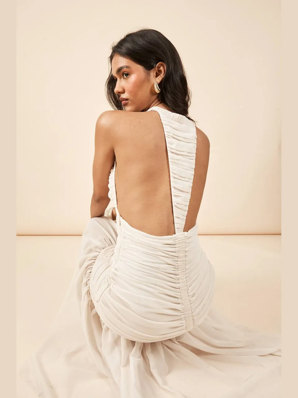 boohoo Dames Chiffon Extreme Geplooid Maxi Jurk Met Diepe Halslijn crème, foto 3