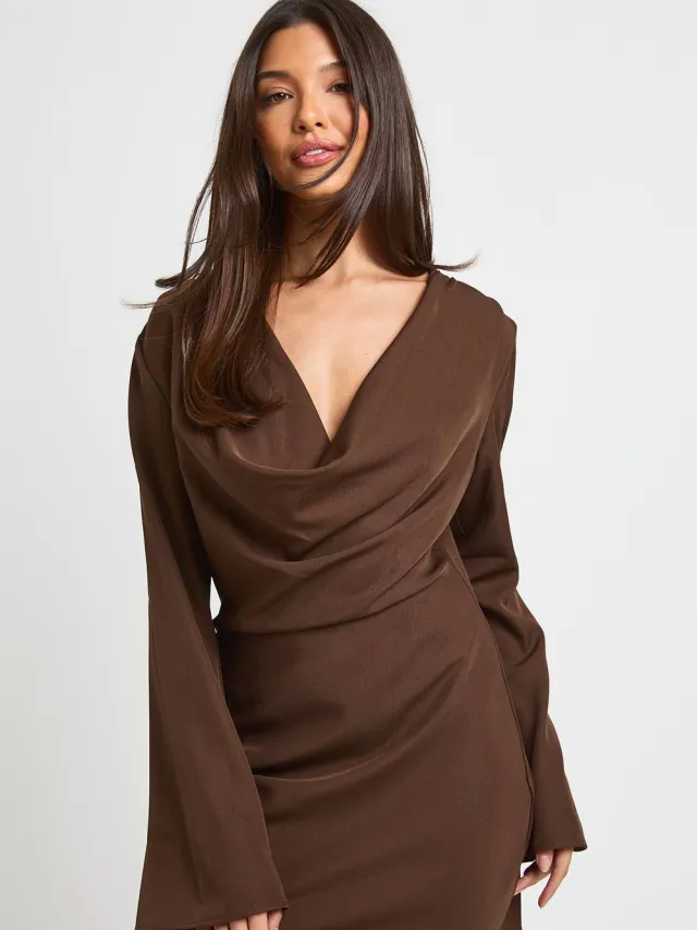 boohoo Dames Mini-jurk Met Waterval Hals En Uitlopende Mouwen Chocoladebruin
