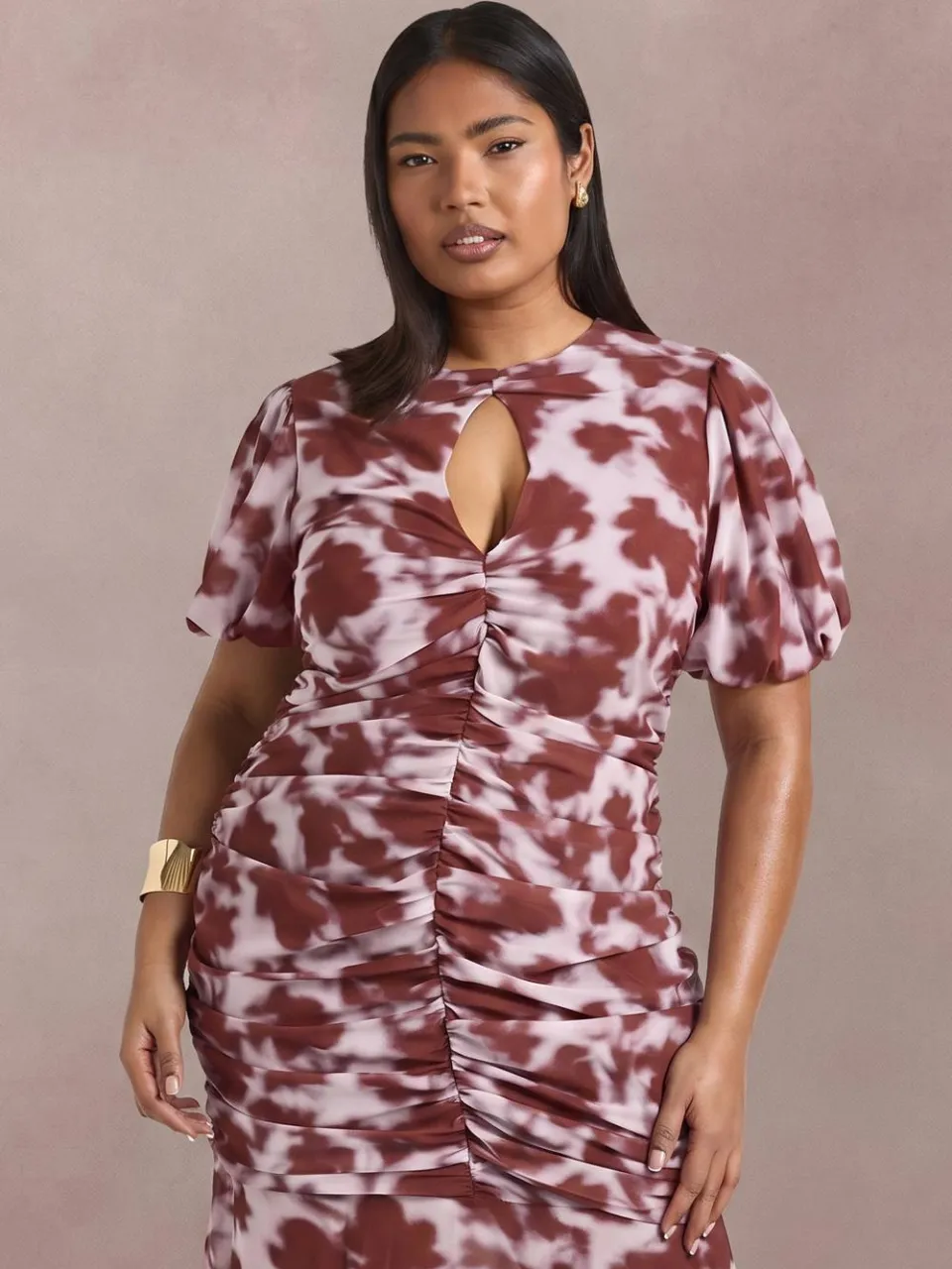 boohoo Dames Plus Bloemenprint Pofmouw Sleutelgat Detail Gerimpelde Taille Maxi Jurk mauve, foto 3