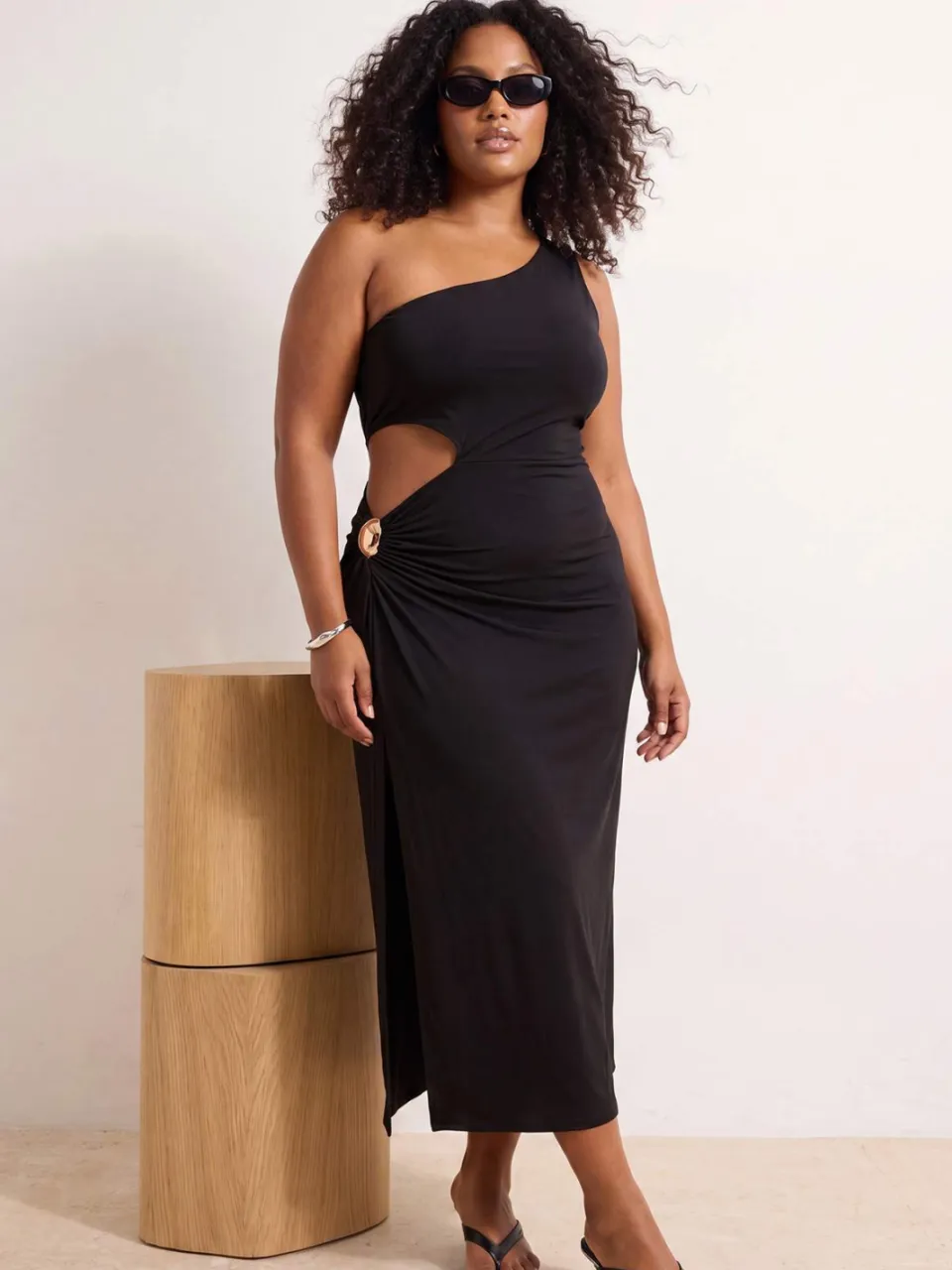 Trendyol Curve Dames Zwart Effen Midi Mouwloos Bodycon Grote maten Jurk