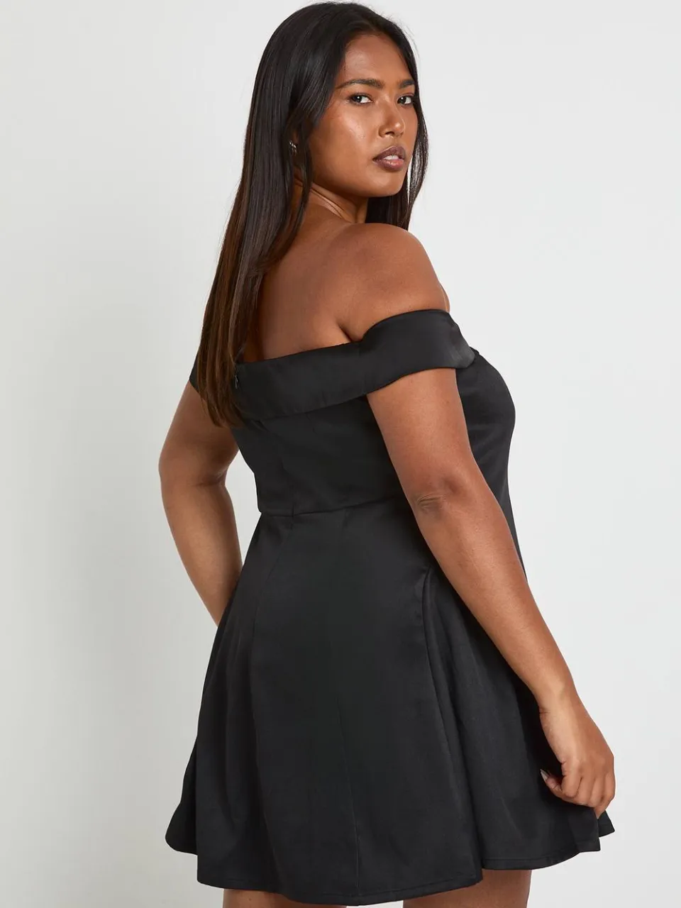 boohoo Dames Plus Satin Contrast Skaterjurk zwart, foto 2