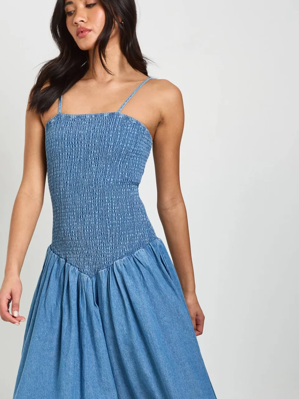 boohoo Dames Chambray Gerimpelde Midaxi Skater Jurk medium gebleekt, foto 3