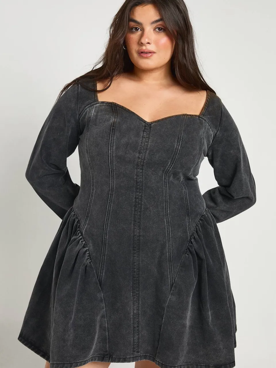 boohoo Dames Plus Denim Skater Jurk Met Naaddetail, foto 3