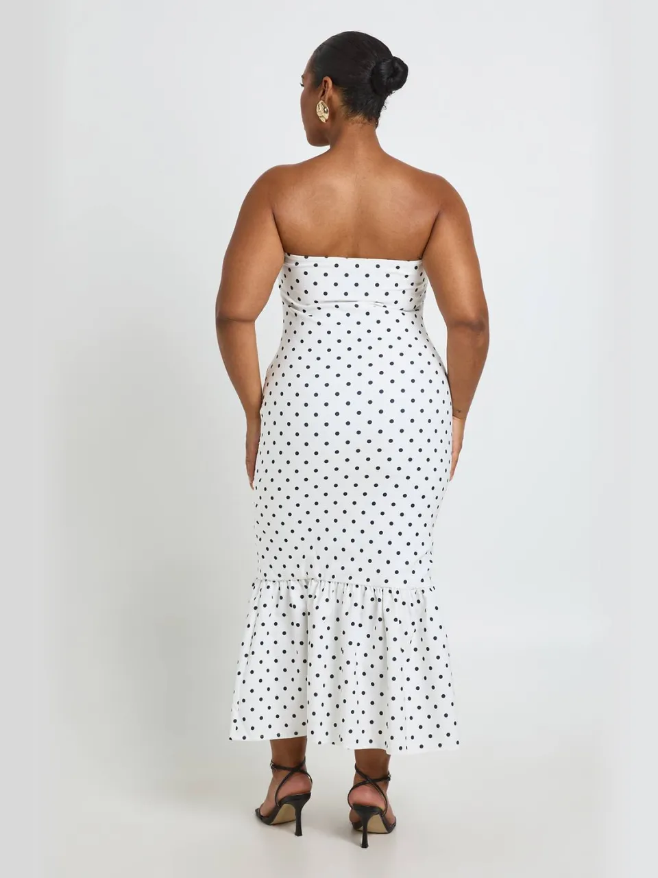 boohoo Dames Plus Polkadot Bandeau Jurk Met Peplum Zoom In Midaxi Lengte wit, foto 3