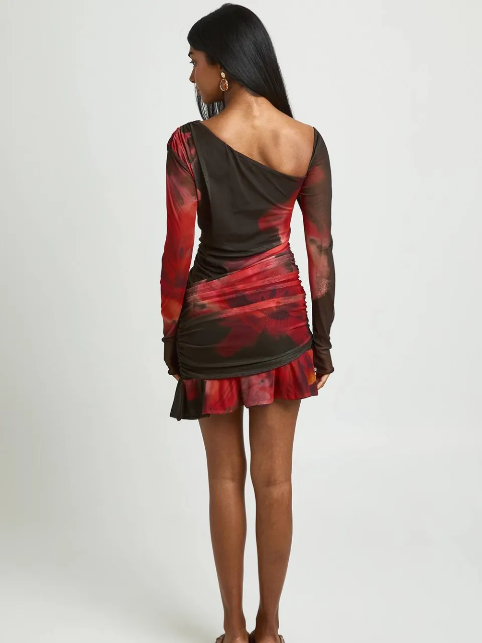 boohoo Dames Gebloemde Asymmetrische Mini-jurk Met Rimpeldetail zwart, foto 2
