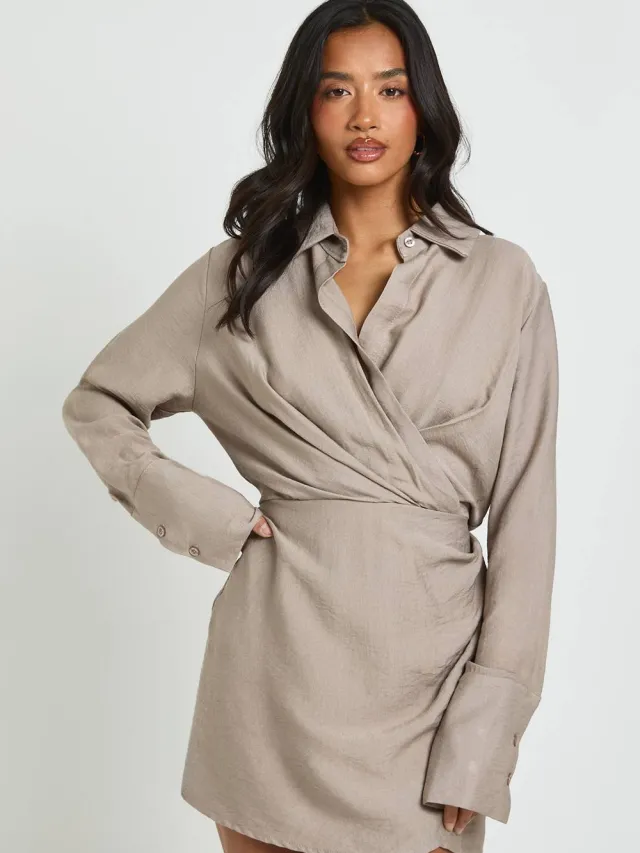 boohoo Dames Petite Blousejurk met kraag en omslag Mokka