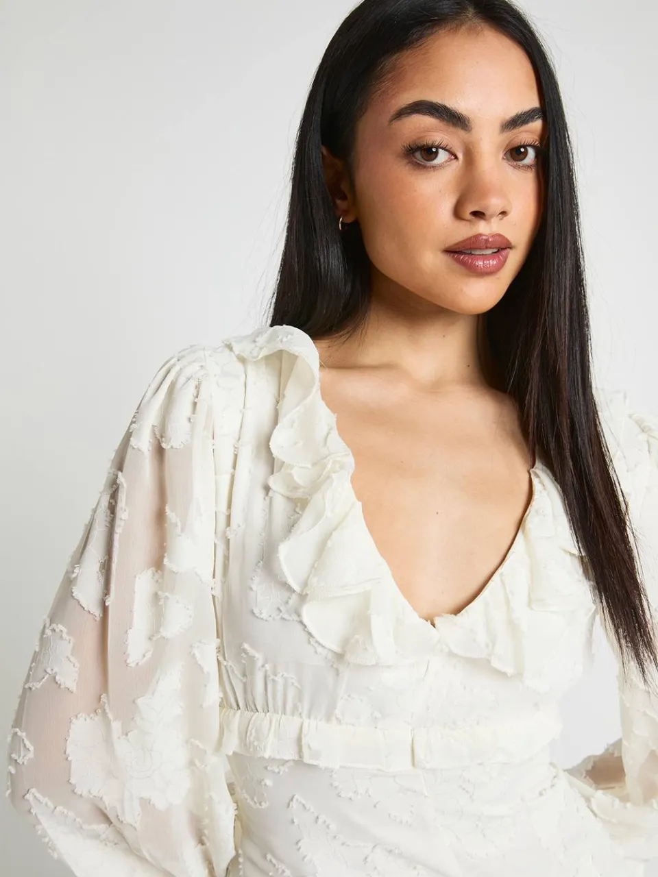 boohoo Dames Burnout Mini-jurk Met Ruches En Volumineuze Mouwen ivoor, foto 4