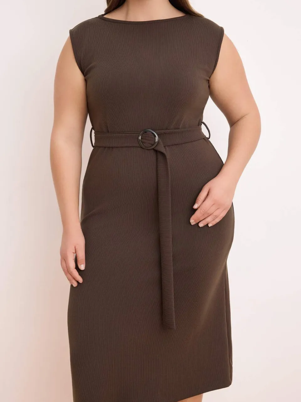 Trendyol Curve Dames Bruin Effen Maxi Mouwloos Casual Recht Grote maten Jurk, foto 2