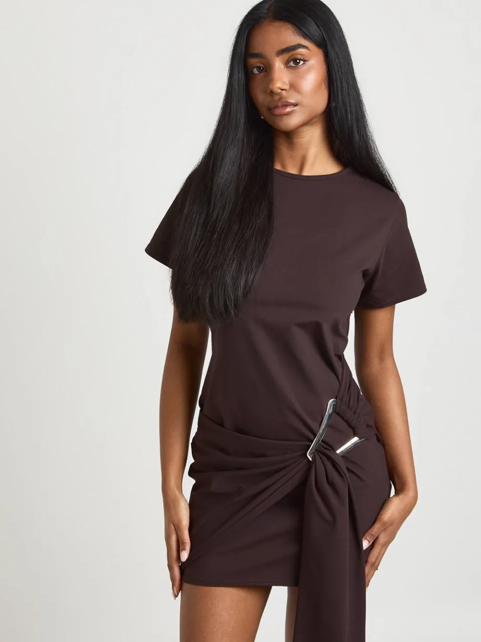 boohoo Dames Jurk Met Gouden Trim Riem En Korte Mouwen, foto 3