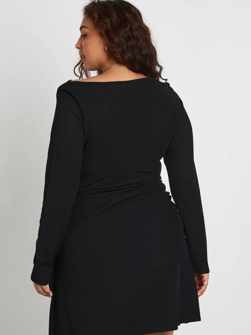boohoo Dames Plus lange mouwen gerafelde mini-jurk zwart, foto 2