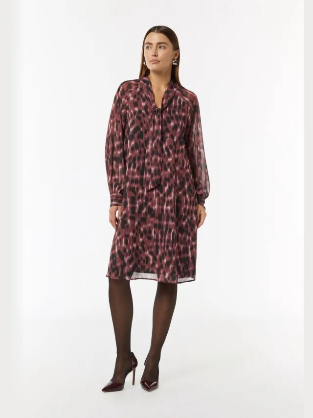 Comma female - Gedessineerde chiffon jurk met een poesje strik robijnrood