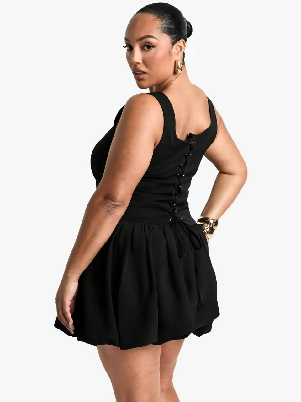 boohoo Dames Plus Square Neck Geplooide Skater Jurk zwart, foto 2
