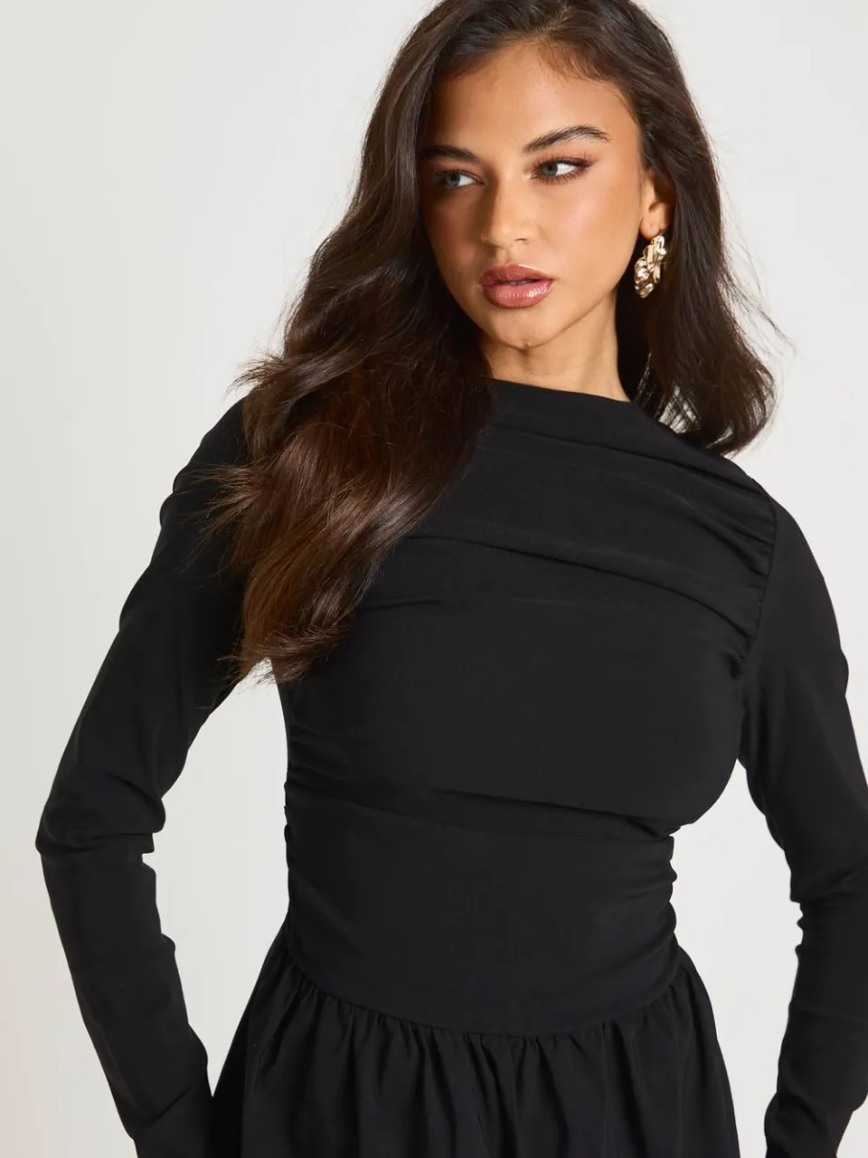 boohoo Dames Gerimpelde Mini Jurk met Verlaagde Taille en Lange Mouwen zwart, foto 4