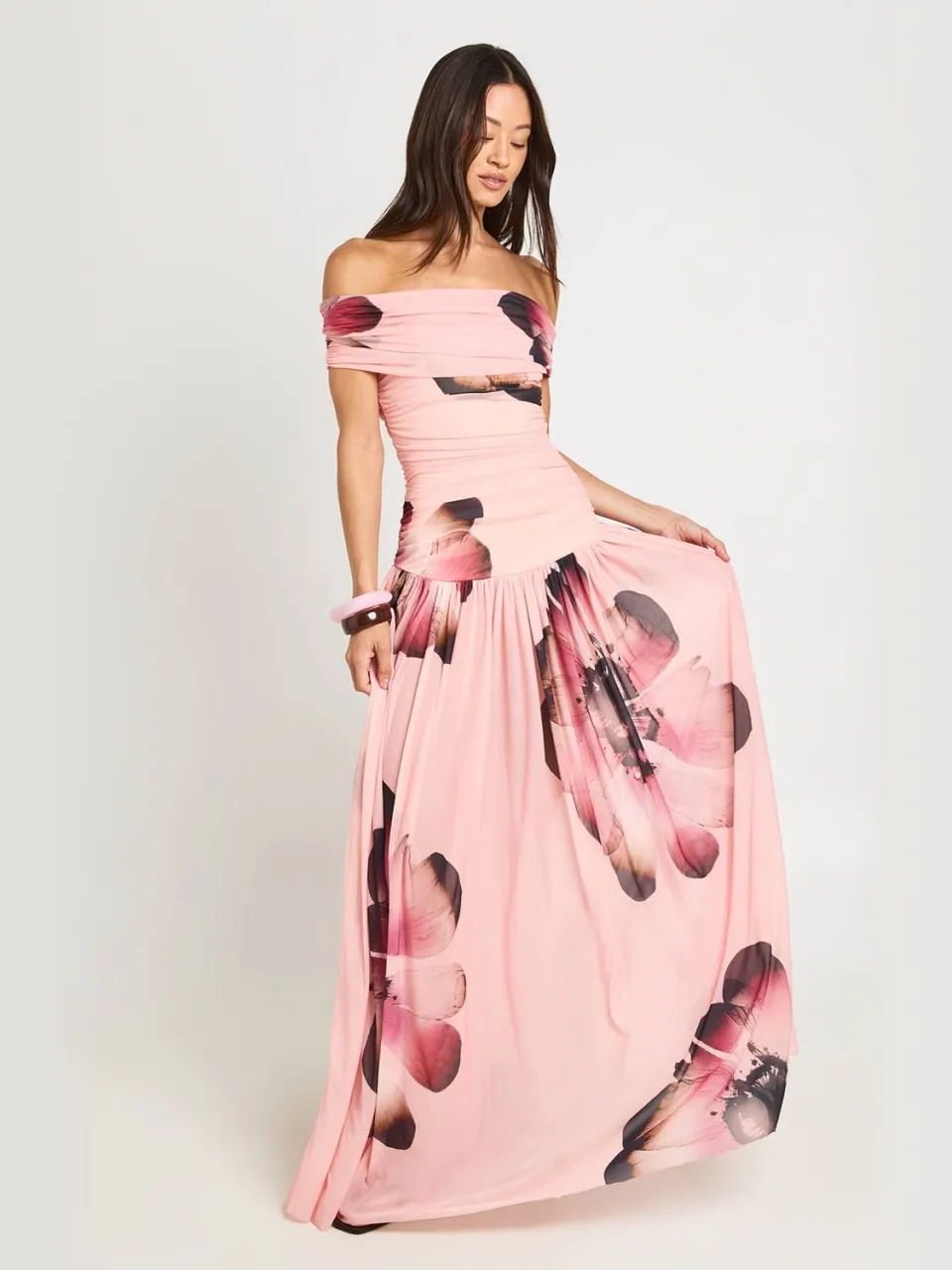 boohoo Dames Lange Maxi Jurk Met Bloemenprint En Bardot-halslijn blush, foto 3