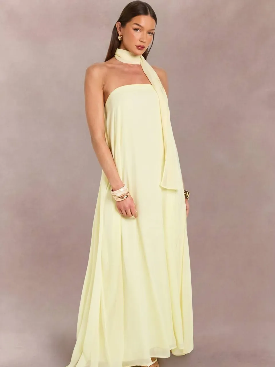 boohoo Dames Trapeze Maxi Jurk Met Sjaalkraag Tot Op De Grond citroen, foto 3