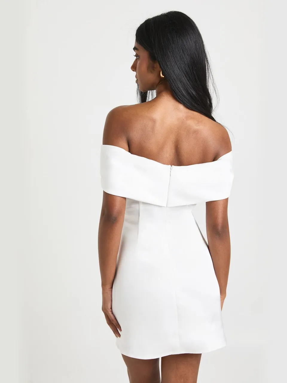 boohoo Dames Satijn Geruikte Bardot Drape Detail Mini Jurk wit, foto 2