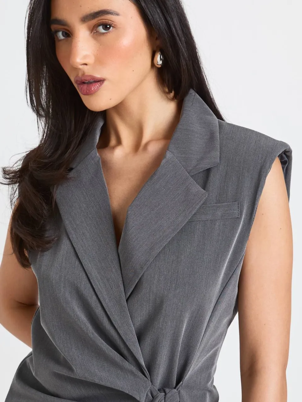 boohoo Dames Linnen-look Mouwloze Blazerjurk Met Strikceintuur houtskool, foto 4