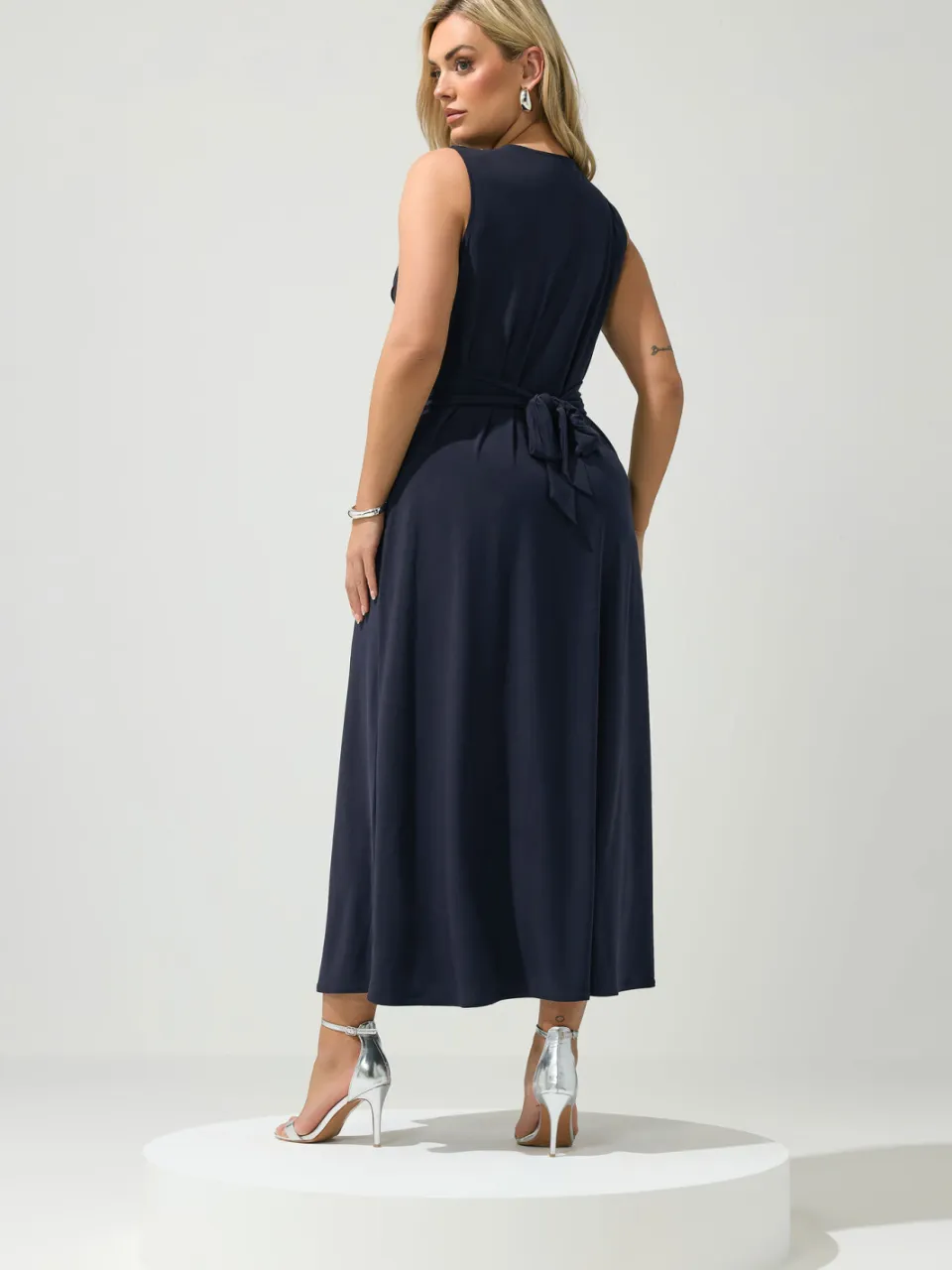 Yours London Marineblauwe Jurk Met Knoopdetail, foto 3