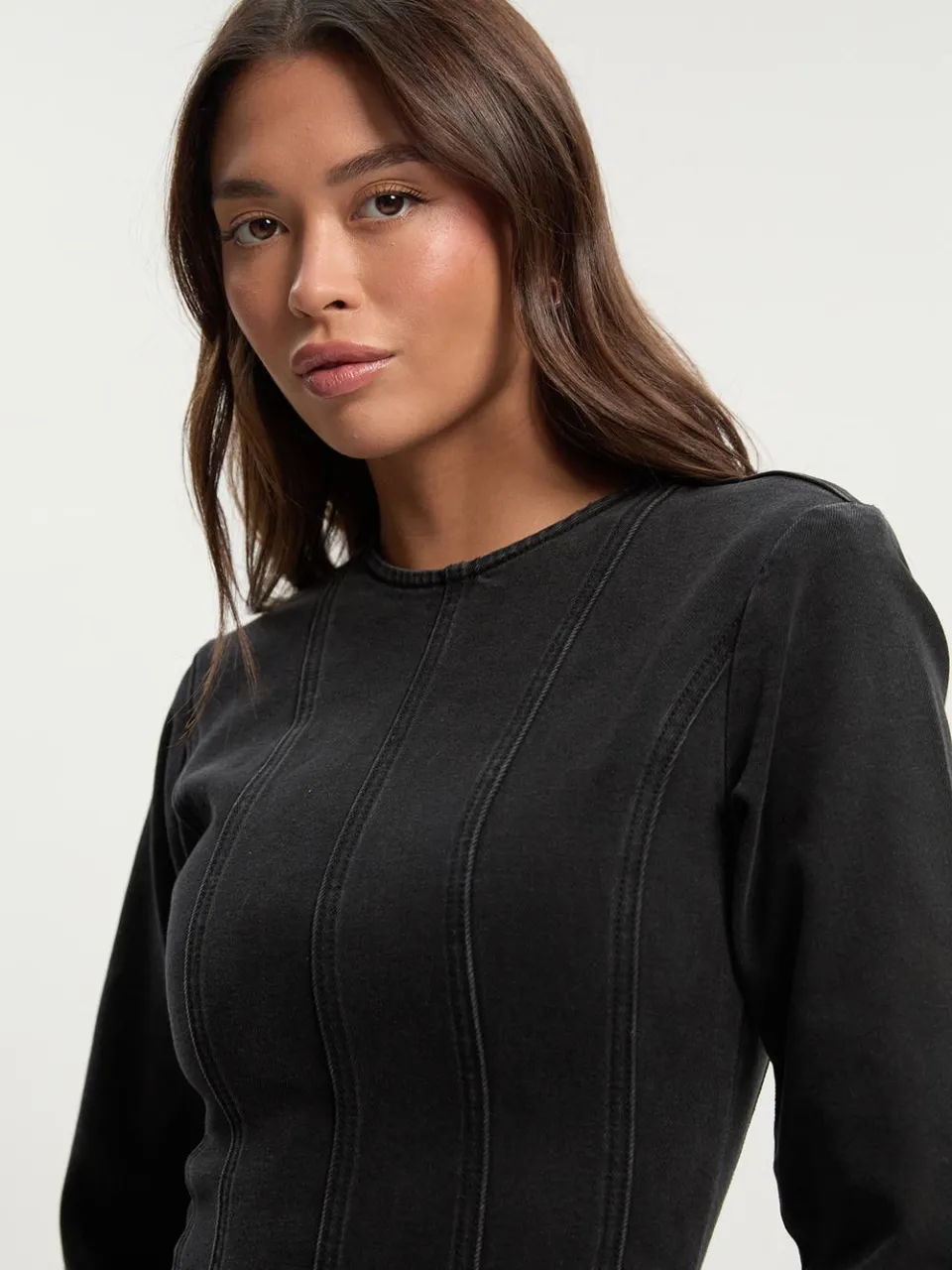 boohoo Dames Denimjurk met lange mouwen en naaddetails, foto 3