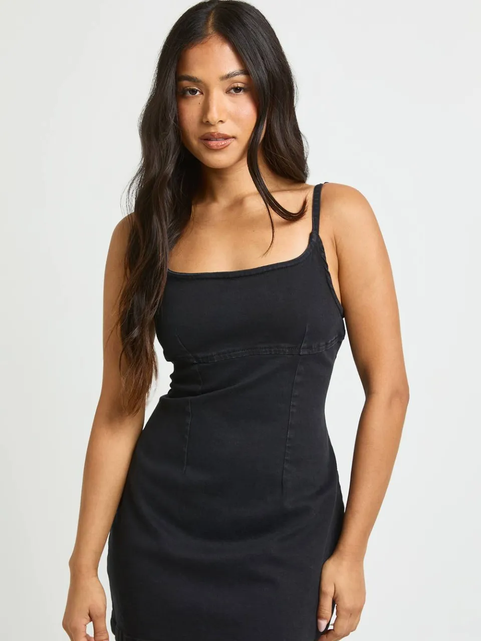 boohoo Dames Petite Denim Mini-jurk Met Bandjes, foto 2
