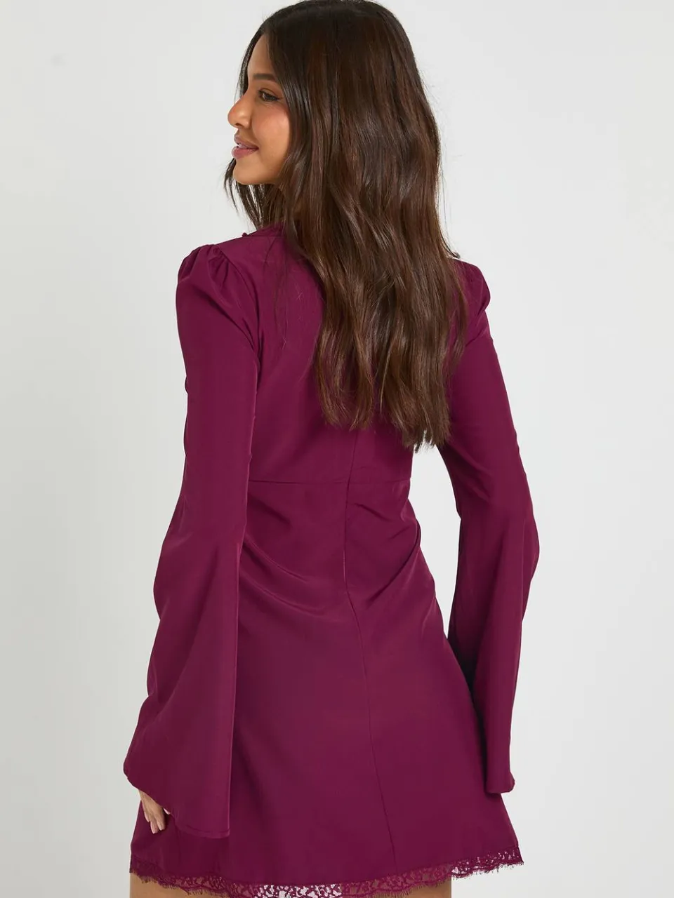 boohoo Dames Chiffon Mini-jurk Met Uitlopende Mouwen pruim, foto 2