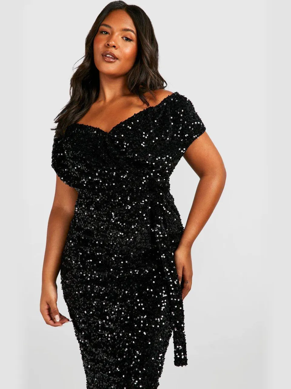 boohoo Dames Plus Pailletten Off-Shoulder Wikkel Midi Jurk zwart, foto 2