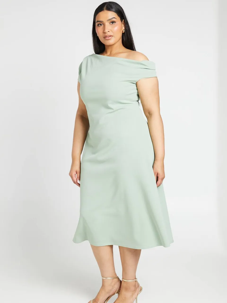boohoo Dames Plus Crepe Asymmetrische Hals Skater Midi Jurk verstandig, foto 3