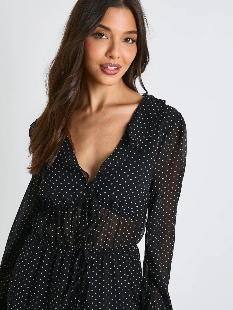 boohoo Dames Mini-jurk met lange mouwen, ruche en volantdetail zwart, foto 4