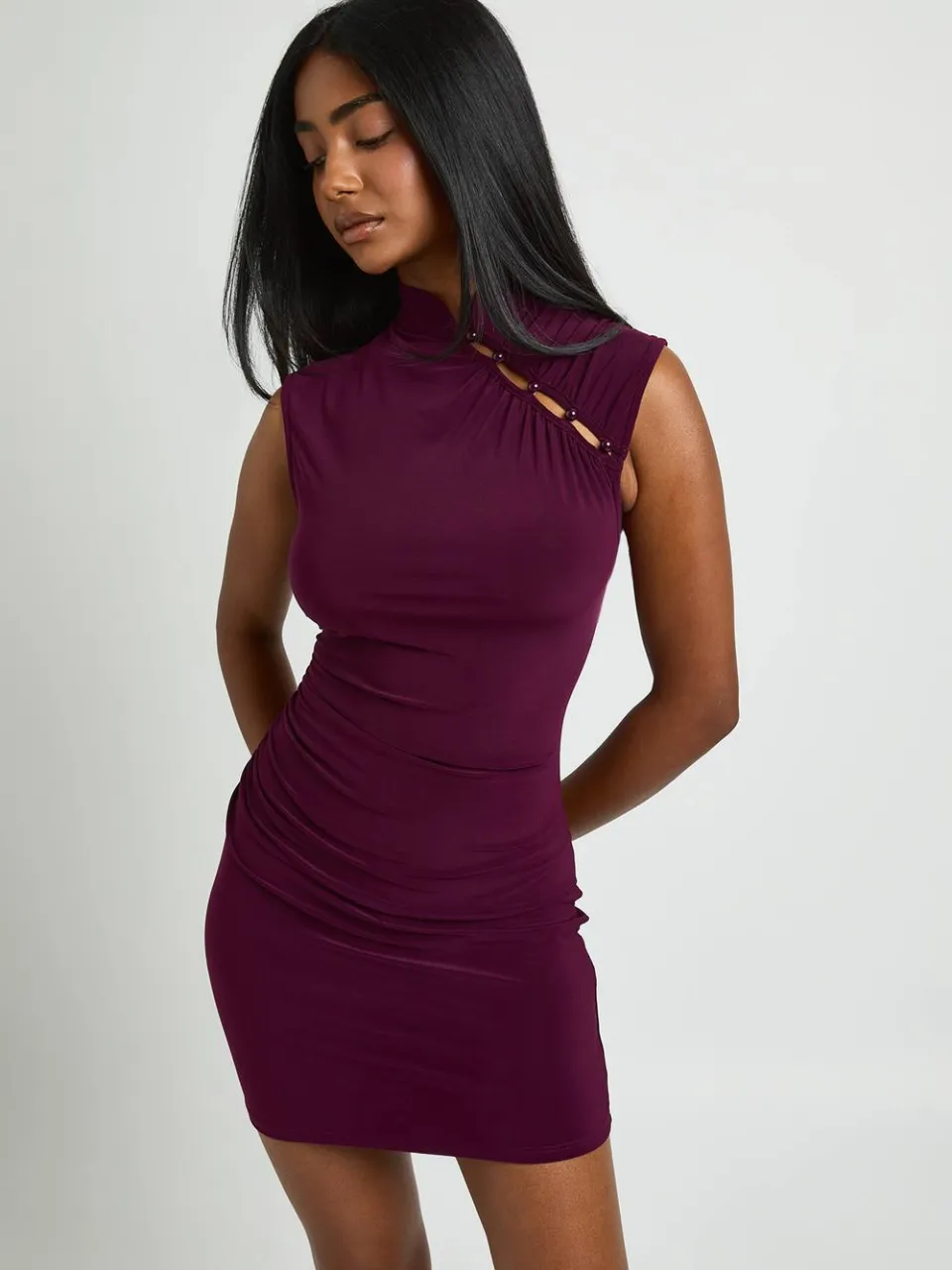 boohoo Dames Mini-jurk Met Hoge Hals, Knoopdetail En Plooien pruim, foto 3