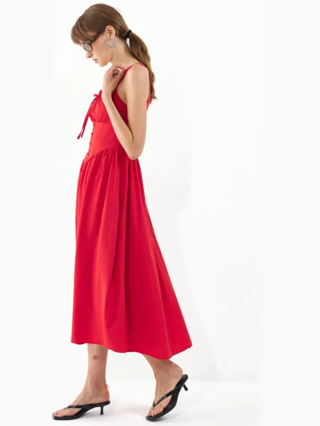 Busem Midi-jurk met vierkante kraag en knoopdetails Rood