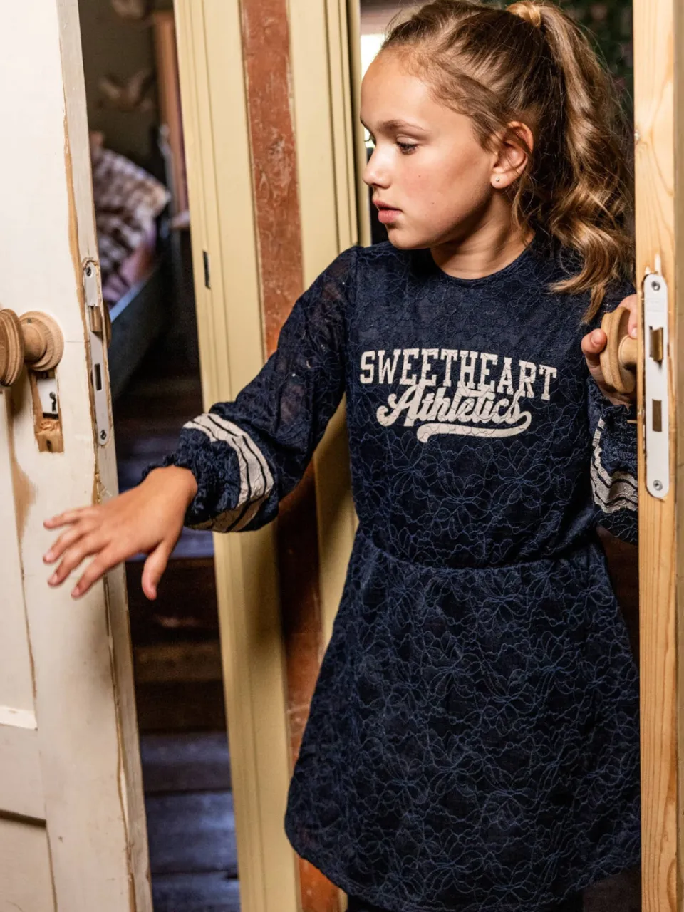 LOOXS little kanten A-lijn jurk met tekst donkerblauw, foto 6