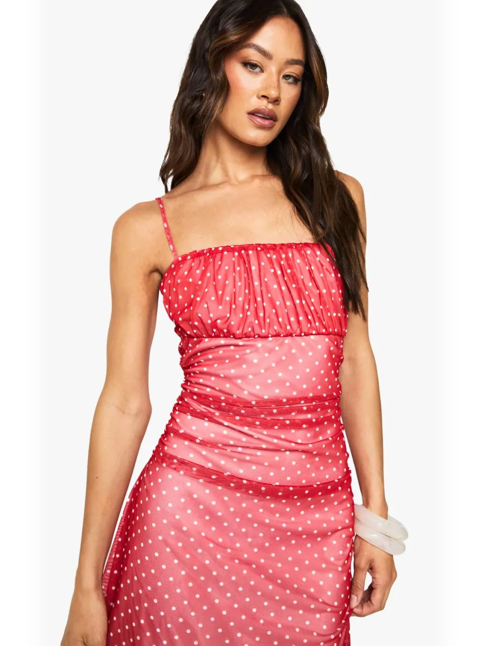 boohoo Dames Lange polkadot mesh mini-jurk met asymmetrische zoom rood, foto 4