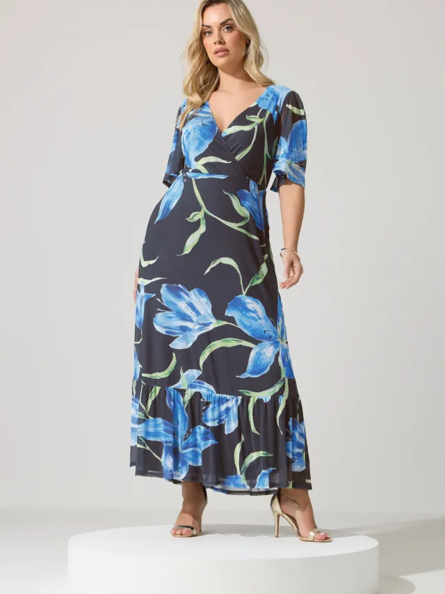 Yours London Marineblauwe Wikkeljurk Met Bloemenprint En Ruches Aan De Zoom Blue
