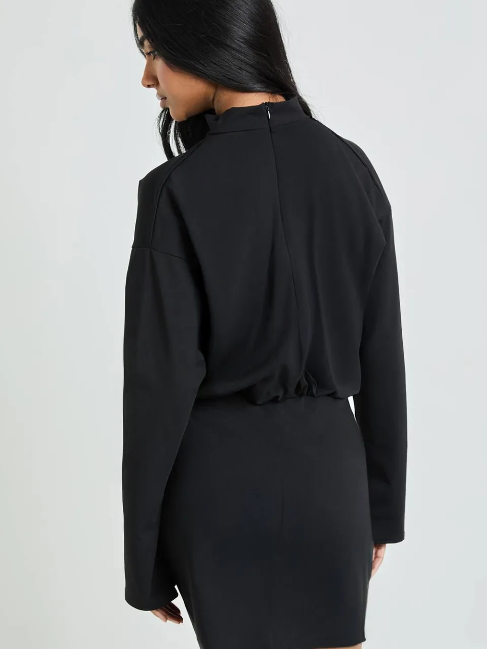 boohoo Dames Mini Jurk Met Lange Mouwen En Aangeknipte Hals In Blouson-stijl zwart, foto 3