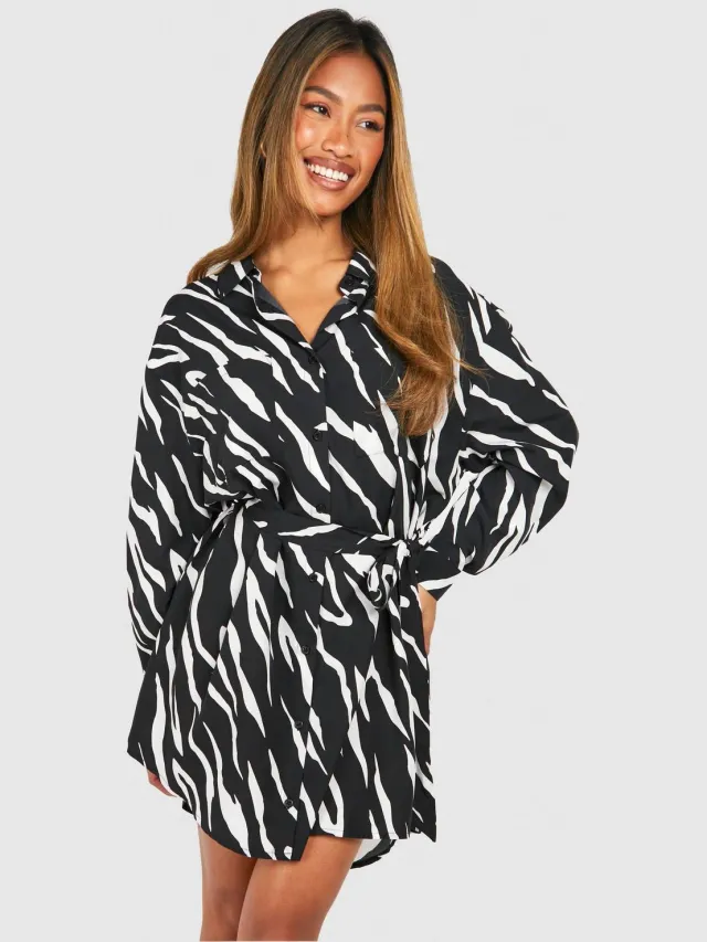 boohoo Dames Zebra Batwing Getailleerde Overhemdjurk Zwart