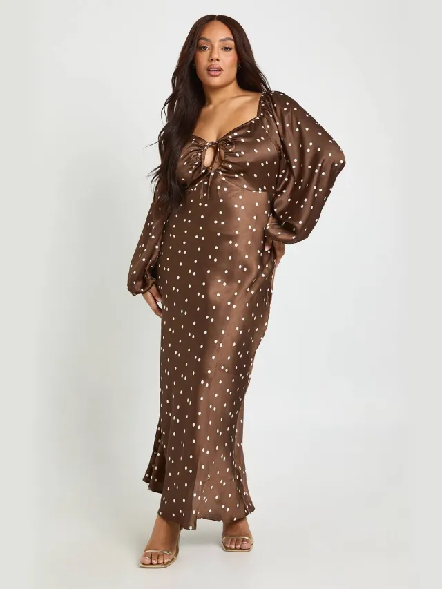 boohoo Dames Plus Polka Dot Volume Mouw Satijn Midaxi Jurk Chocoladebruin