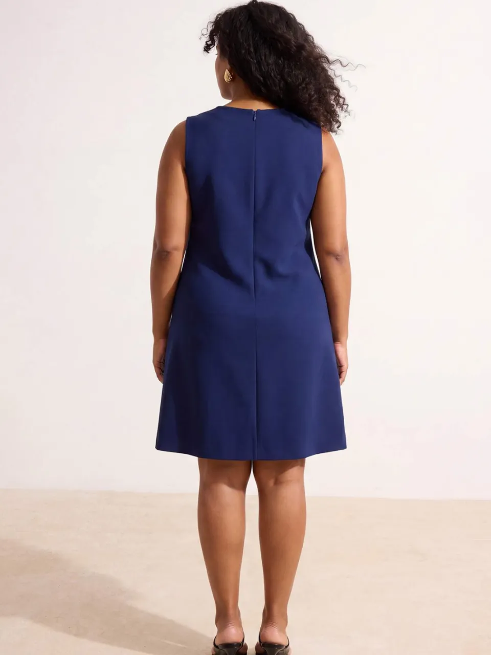 Trendyol Curve Dames Donkerblauw Effen Kort / Mini Mouwloos Casual A-lijn Grote maten Jurk marineblauw/blauw, foto 2