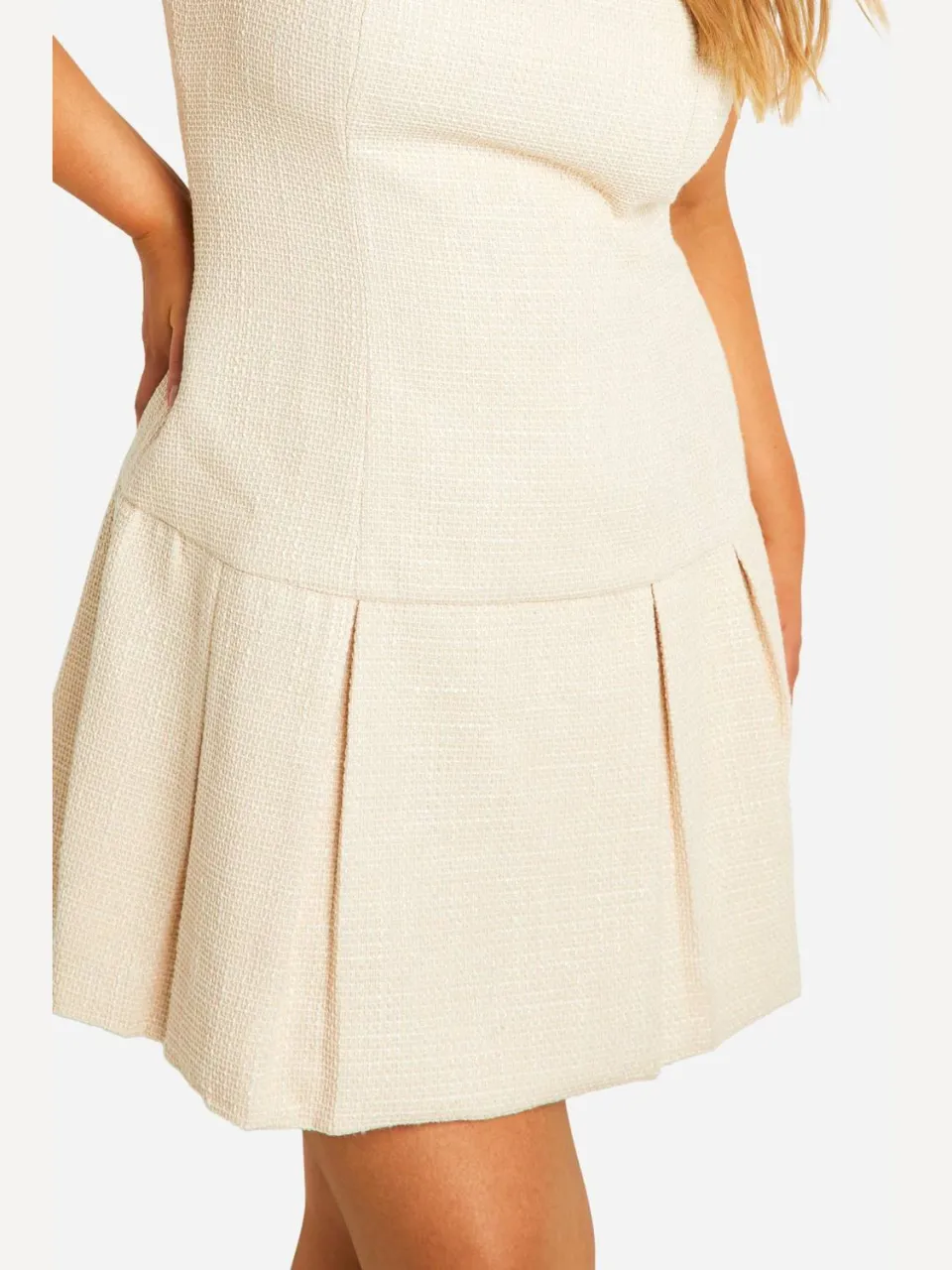 boohoo Dames Plus Boucle Mini Shiftjurk met Geplooide Zoom steen, foto 4